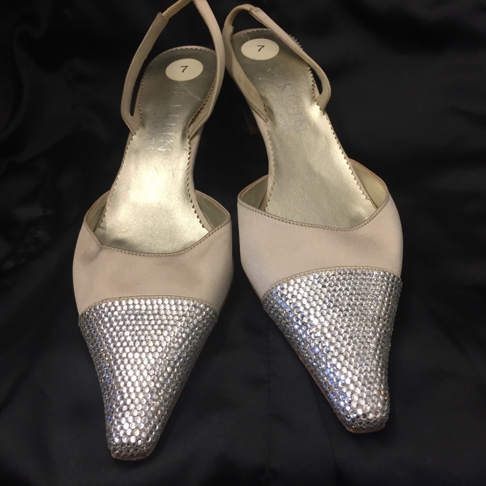 Anne Klein Cream Satin Rhinestone 1.5”Heels Size 7